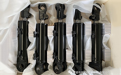 中天公司為韓國現(xiàn)代叉車配套的第一批產(chǎn)品準備裝箱出口